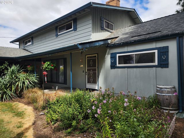 725 W MAIN St, Molalla, OR 97038