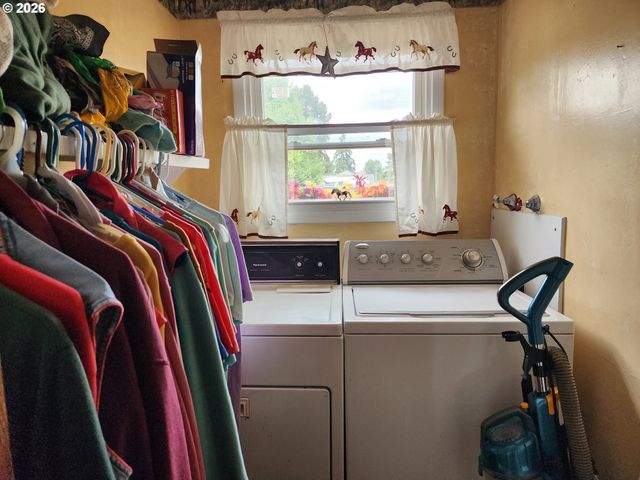 725 W MAIN St, Molalla, OR 97038