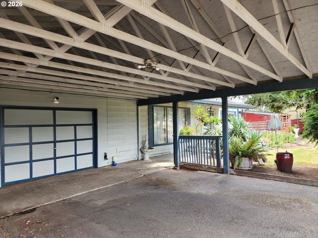 725 W MAIN St, Molalla, OR 97038