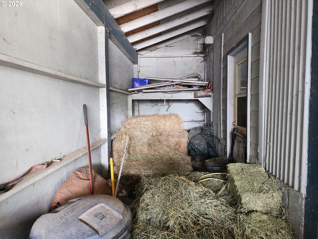 725 W MAIN St, Molalla, OR 97038