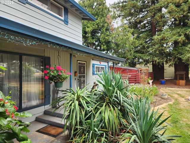 725 W MAIN St, Molalla, OR 97038