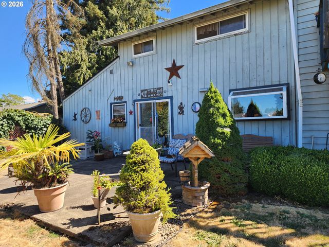 725 W MAIN St, Molalla, OR 97038
