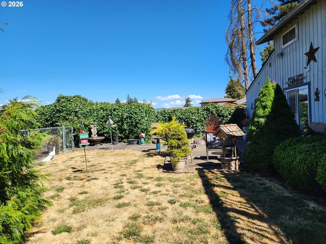 725 W MAIN St, Molalla, OR 97038