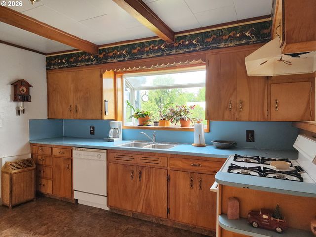 725 W MAIN St, Molalla, OR 97038