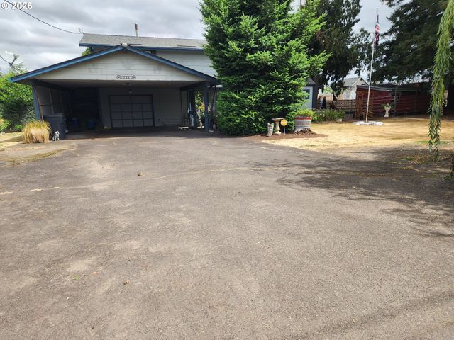 725 W MAIN St, Molalla, OR 97038