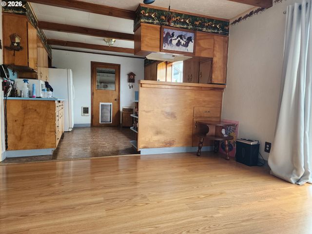 725 W MAIN St, Molalla, OR 97038