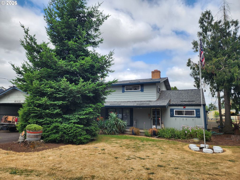 725 W MAIN St, Molalla, OR 97038