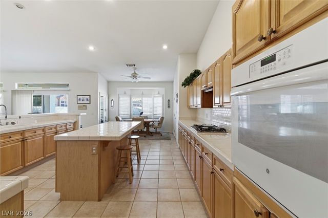 7430 Bisonwood Avenue, Las Vegas, NV 89131