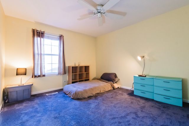 821 E Saratoga Circle, Island Lake, IL 60042