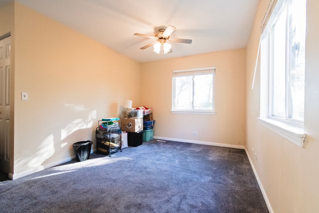 821 E Saratoga Circle, Island Lake, IL 60042