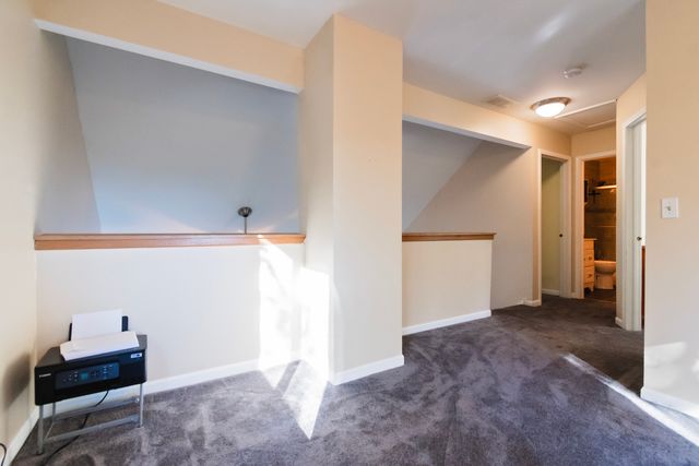 821 E Saratoga Circle, Island Lake, IL 60042