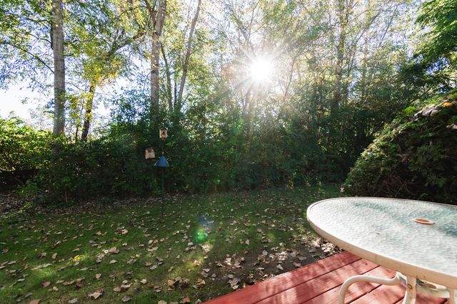 821 E Saratoga Circle, Island Lake, IL 60042