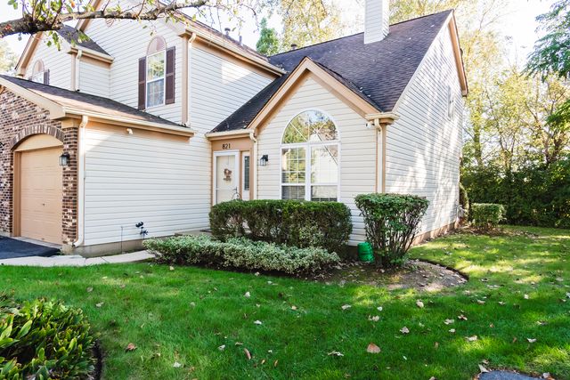821 E Saratoga Circle, Island Lake, IL 60042