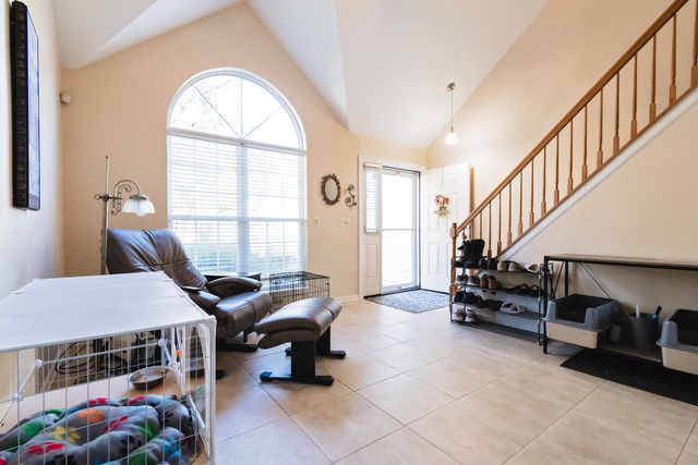 821 E Saratoga Circle, Island Lake, IL 60042