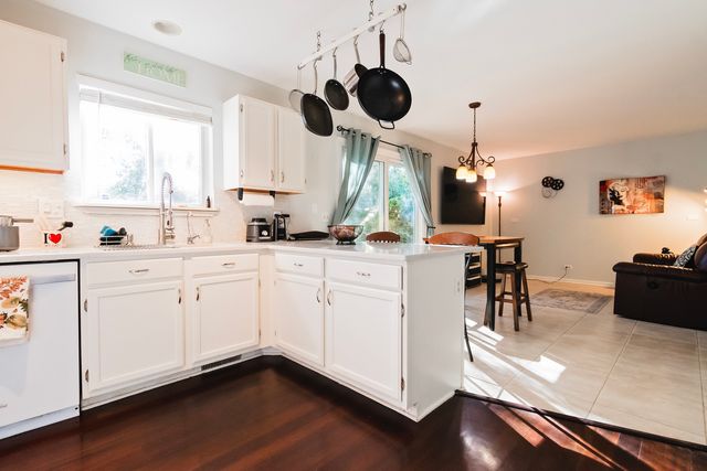 821 E Saratoga Circle, Island Lake, IL 60042