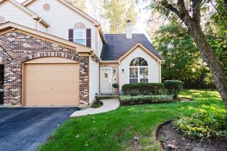 821 E Saratoga Circle, Island Lake, IL 60042