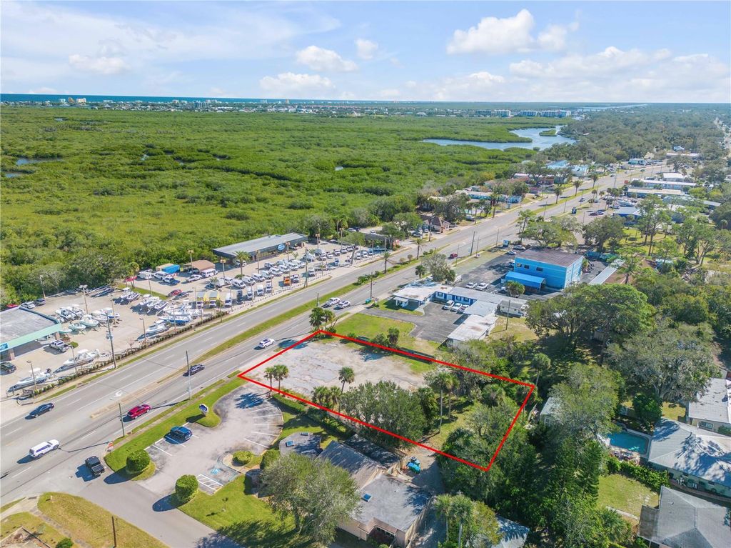 Image 12 of property listing at 1296 N DIXIE FREEWAY, New Smyrna Beach, FL 32168