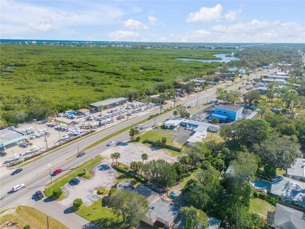 Image 13 of property listing at 1296 N DIXIE FREEWAY, New Smyrna Beach, FL 32168