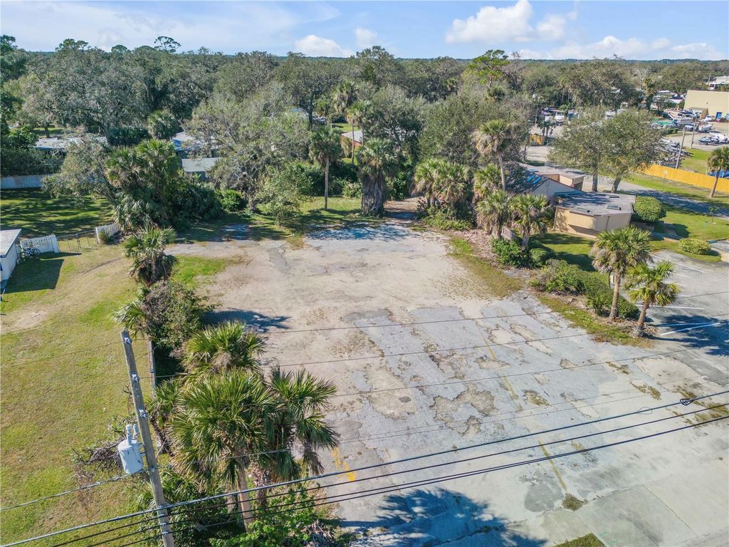 Image 3 of property listing at 1296 N DIXIE FREEWAY, New Smyrna Beach, FL 32168