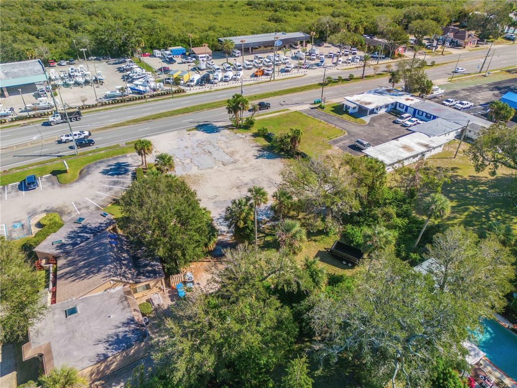 Image 4 of property listing at 1296 N DIXIE FREEWAY, New Smyrna Beach, FL 32168