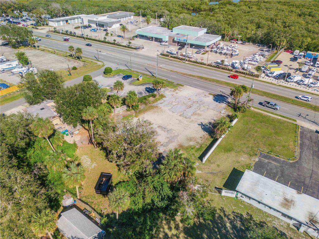 Image 5 of property listing at 1296 N DIXIE FREEWAY, New Smyrna Beach, FL 32168