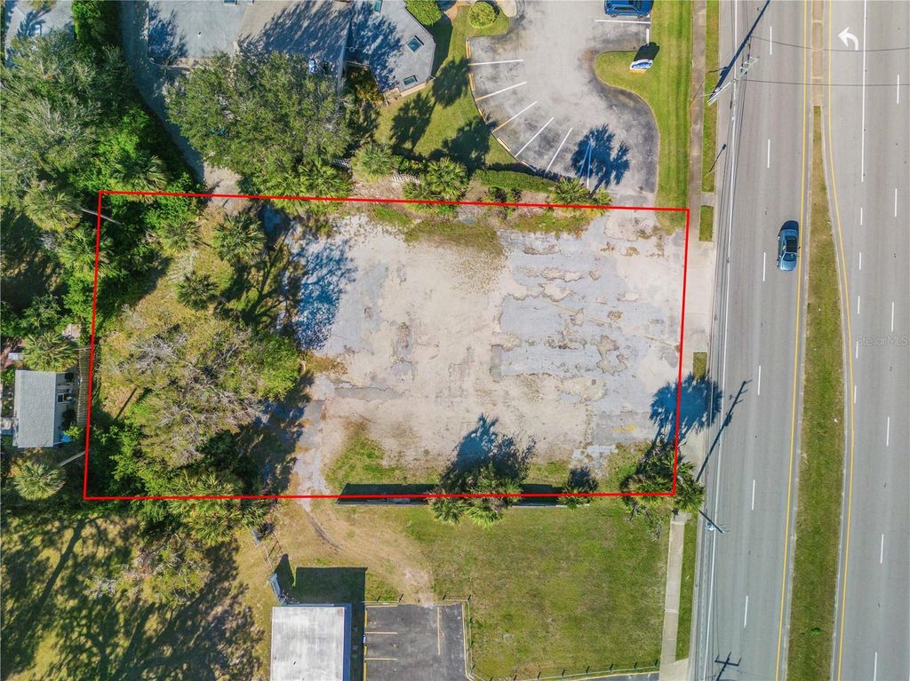 Image 6 of property listing at 1296 N DIXIE FREEWAY, New Smyrna Beach, FL 32168