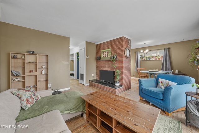 225 W W Ford Valley Rd, Knoxville, TN 37920