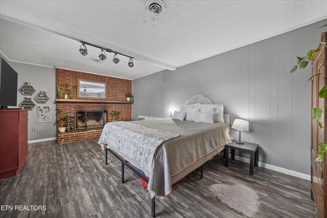 225 W W Ford Valley Rd, Knoxville, TN 37920