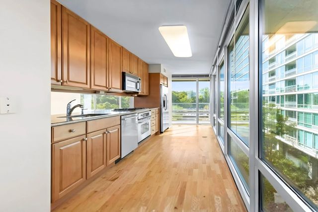 9715 Woods Drive 510, Skokie, IL 60077