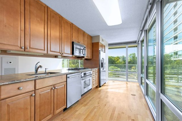 9715 Woods Drive 510, Skokie, IL 60077