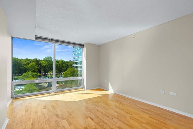 9715 Woods Drive 510, Skokie, IL 60077