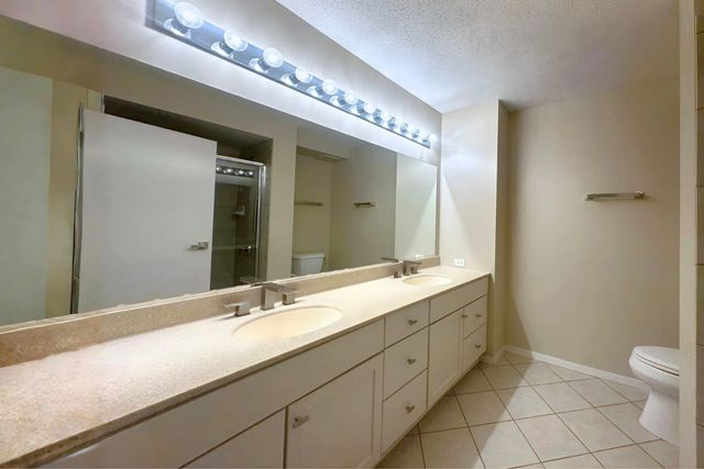 9715 Woods Drive 510, Skokie, IL 60077