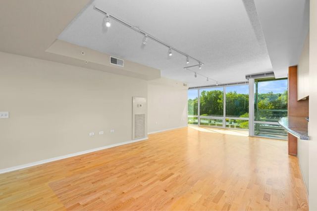 9715 Woods Drive 510, Skokie, IL 60077