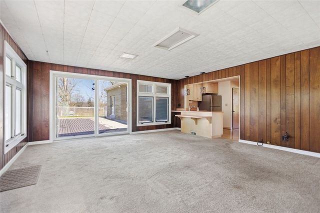 527 E McMurray Rd, Peters Twp, PA 15317