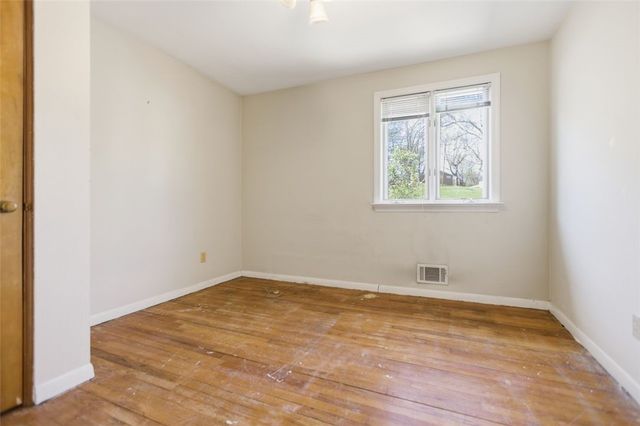 527 E McMurray Rd, Peters Twp, PA 15317