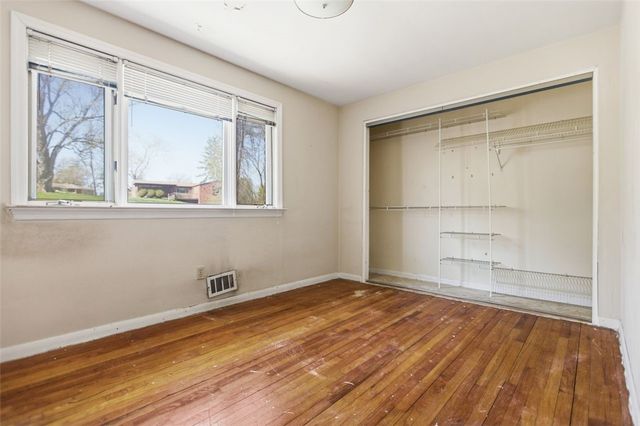 527 E McMurray Rd, Peters Twp, PA 15317