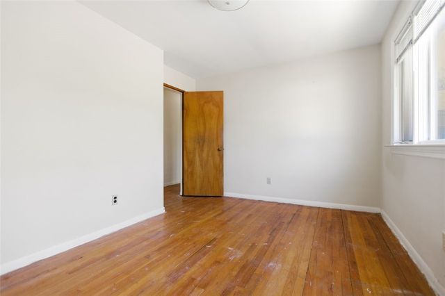 527 E McMurray Rd, Peters Twp, PA 15317