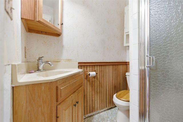 527 E McMurray Rd, Peters Twp, PA 15317