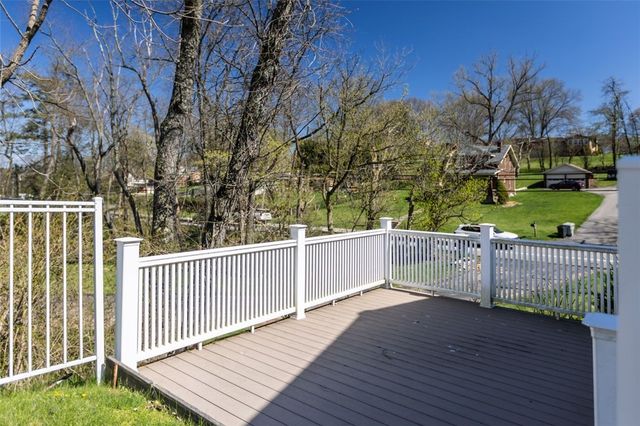 527 E McMurray Rd, Peters Twp, PA 15317