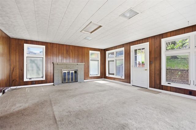 527 E McMurray Rd, Peters Twp, PA 15317
