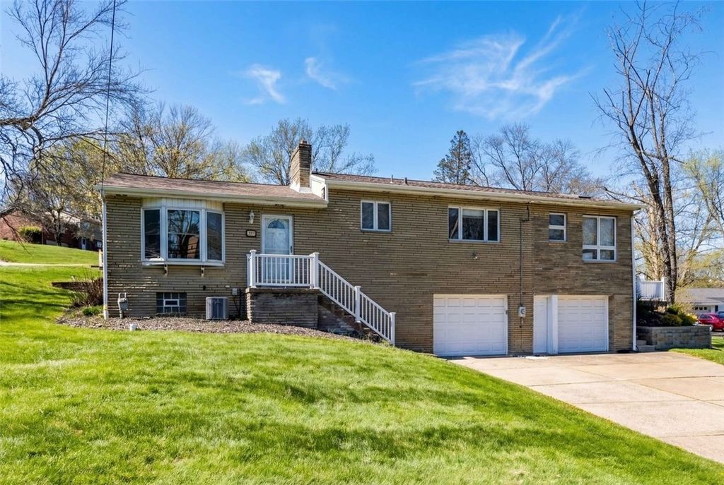 527 E McMurray Rd, Peters Twp, PA 15317