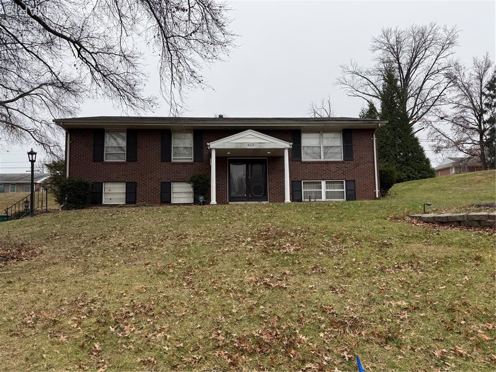 822 Coach N 6 Court, St Louis, MO 63137