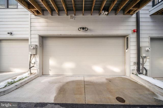 11326 EMERALD PARK RD, Potomac, MD 20854