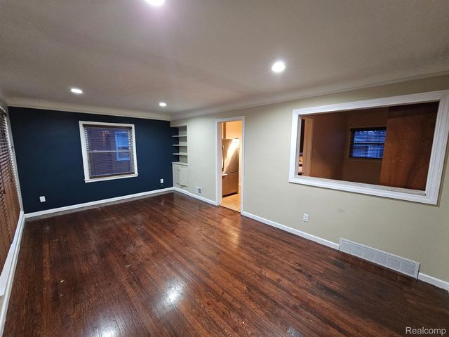 1501 N SILVERY Lane, Dearborn, MI 48128