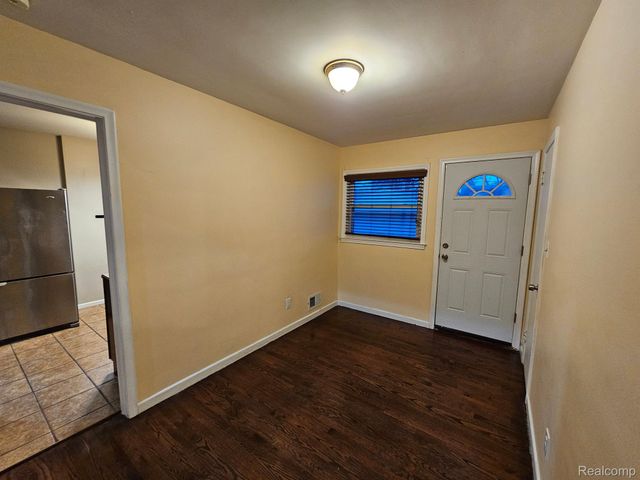 1501 N SILVERY Lane, Dearborn, MI 48128