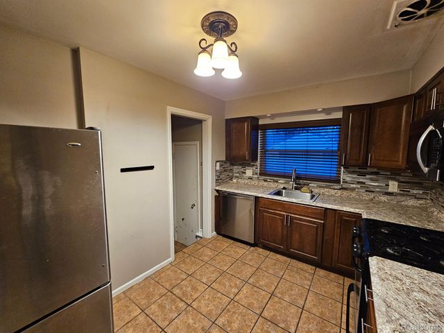 1501 N SILVERY Lane, Dearborn, MI 48128