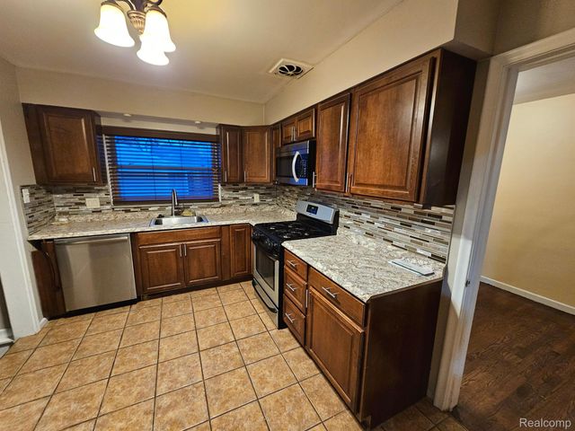1501 N SILVERY Lane, Dearborn, MI 48128