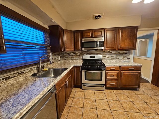 1501 N SILVERY Lane, Dearborn, MI 48128