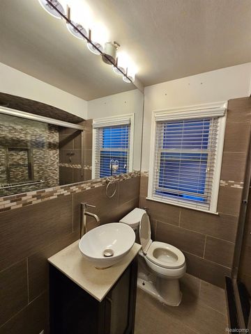 1501 N SILVERY Lane, Dearborn, MI 48128