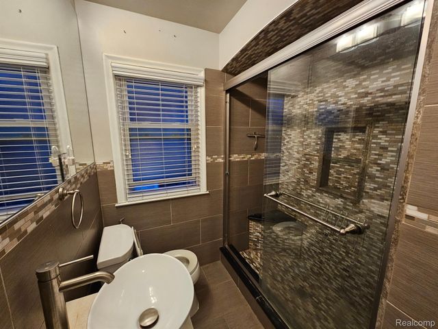 1501 N SILVERY Lane, Dearborn, MI 48128